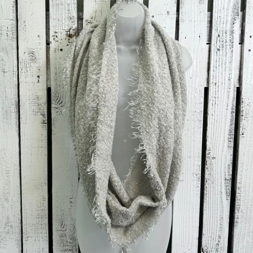 Gray Infinity Scarf Boucle‎ Knit Fringed Edges Acrylic Soft Warm Winter